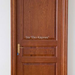 koka-durvis-ar-elementiem